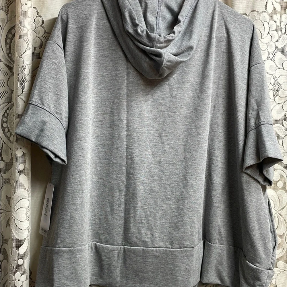 Nine West Heather Gray Short Sleeve Top Activewear top with hoodie New with Tags - Picture 8 of 9